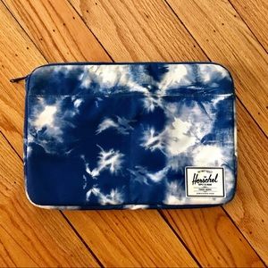 Herschel Laptop Case - blue Tie-Dye